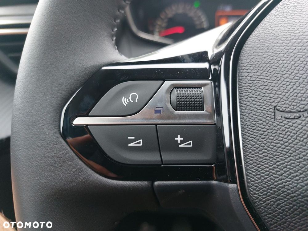 Peugeot 208 - 14