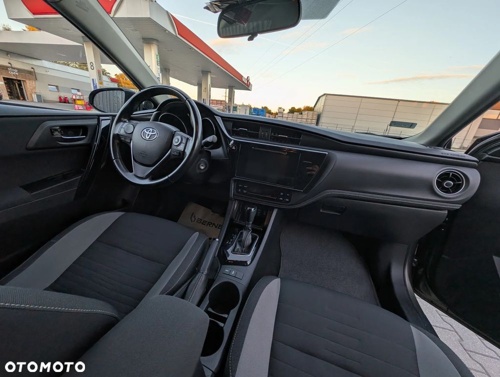 Toyota Auris 1.6 Premium MS - 10