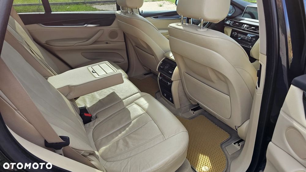 BMW X5 xDrive35i - 12