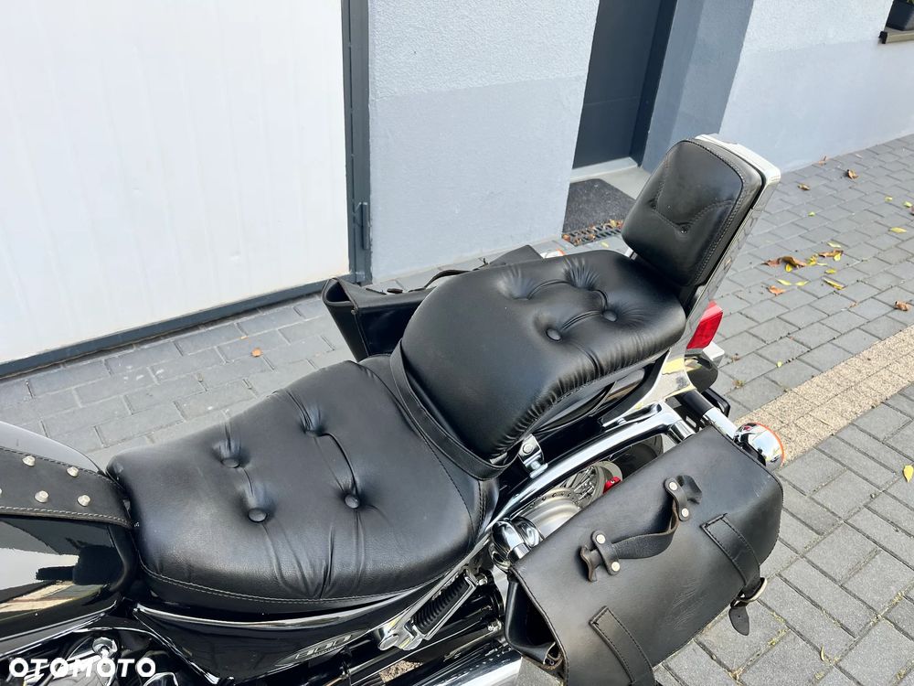 Suzuki Intruder - 16