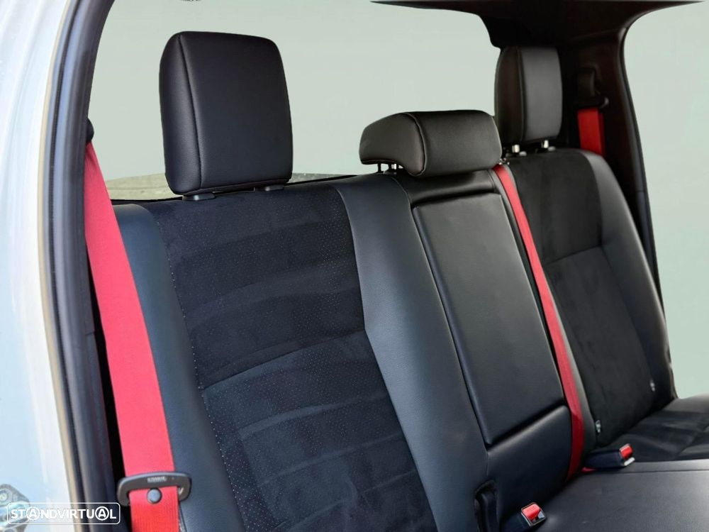 Toyota Hilux 2.8 D-4D 4WD GR Sport II - 11