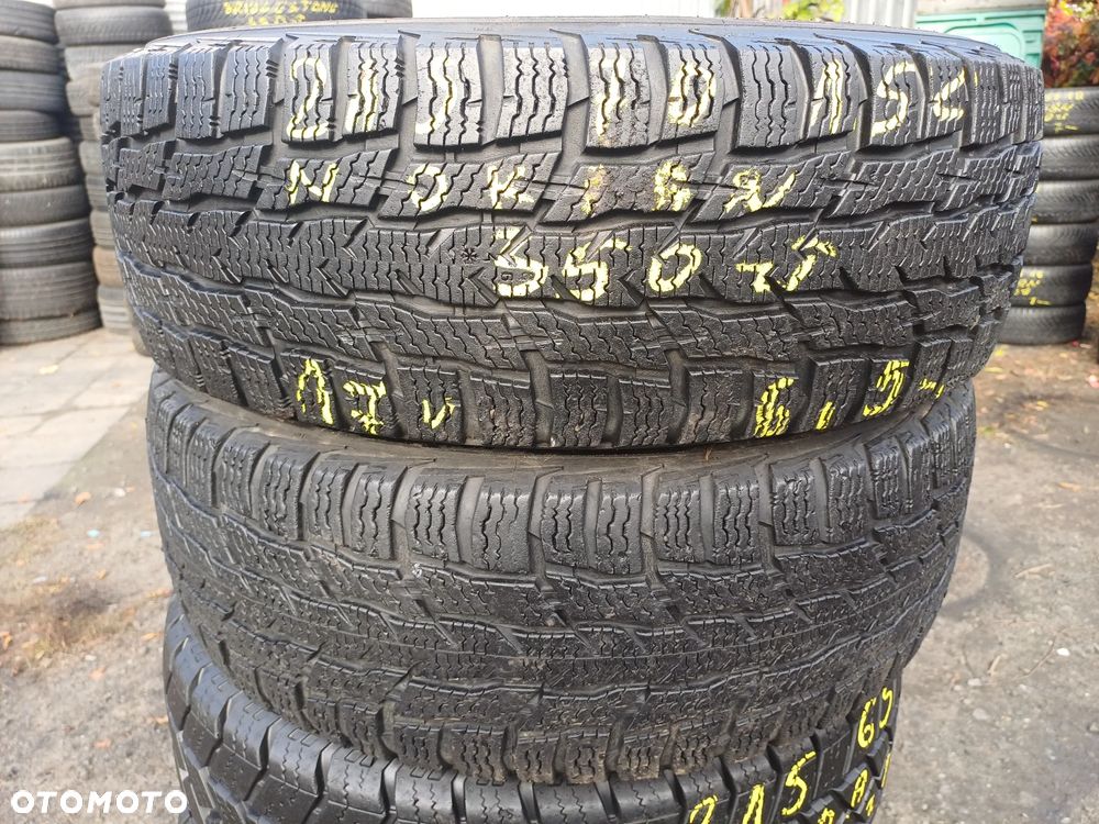215/70/15C Nokian