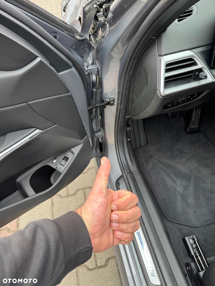 BMW Seria 3 330e xDrive M Sport sport - 30