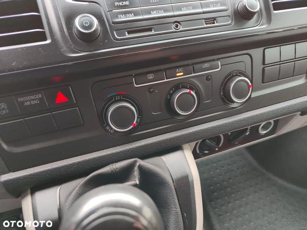 Volkswagen Transporter - 22