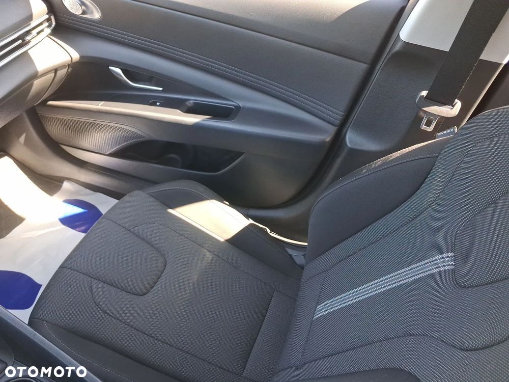 Hyundai Elantra 1.6 Modern - 21