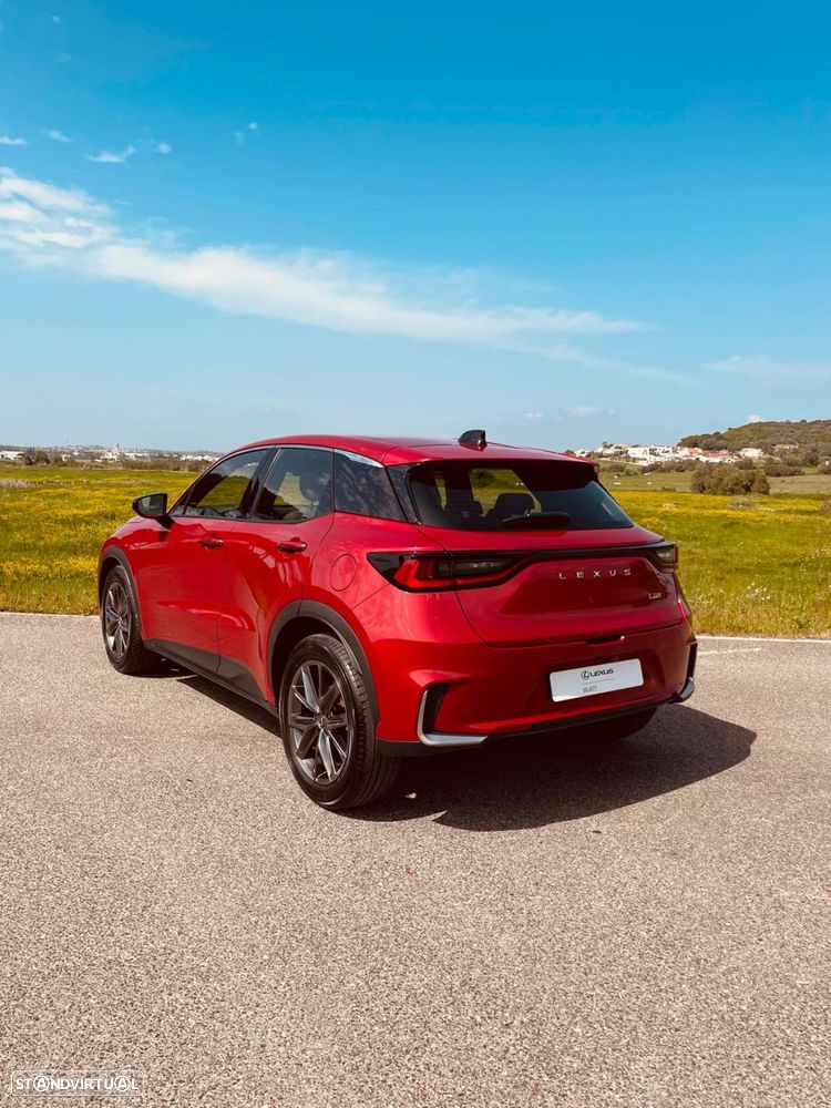Lexus LBX Elegant - 3