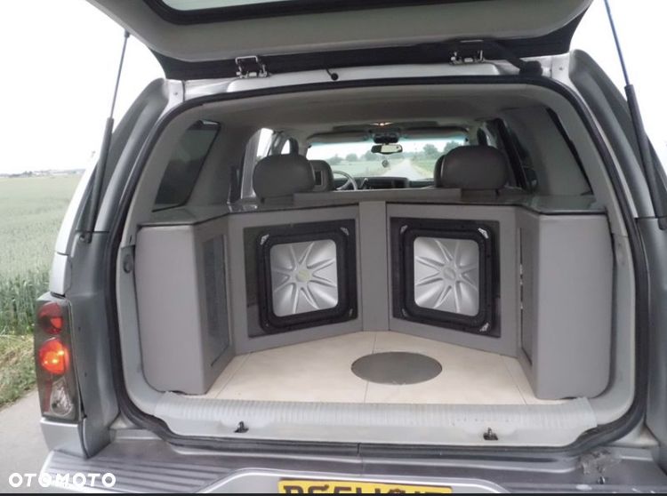 Cadillac Escalade - 11