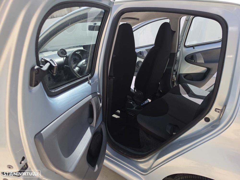 Toyota Aygo 1.0 + AC - 9