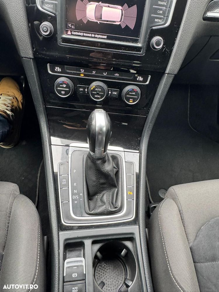 Volkswagen Golf - 12