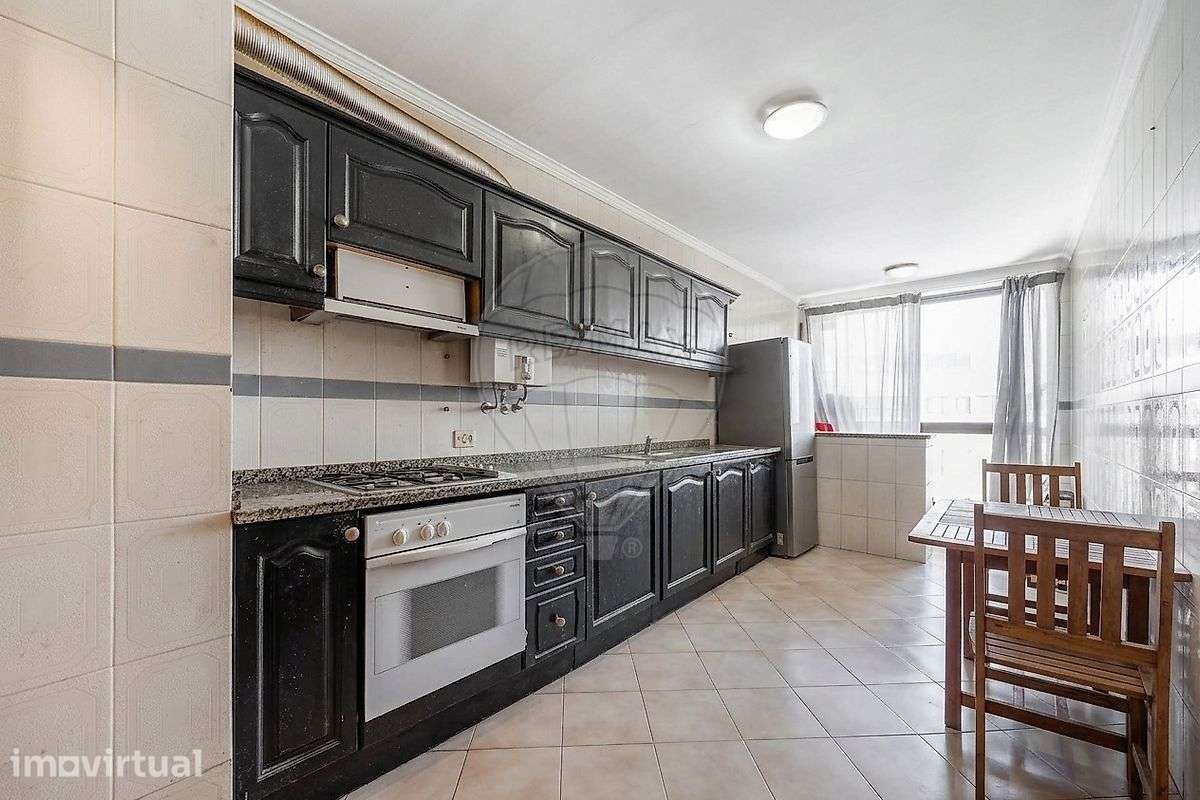 Apartamento T2 com elevador e garagem em Ferreiros, Braga! - Grande imagem: 2/18