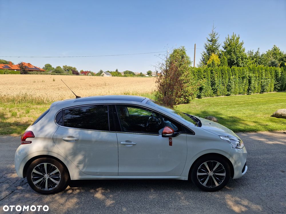 Peugeot 208 - 14
