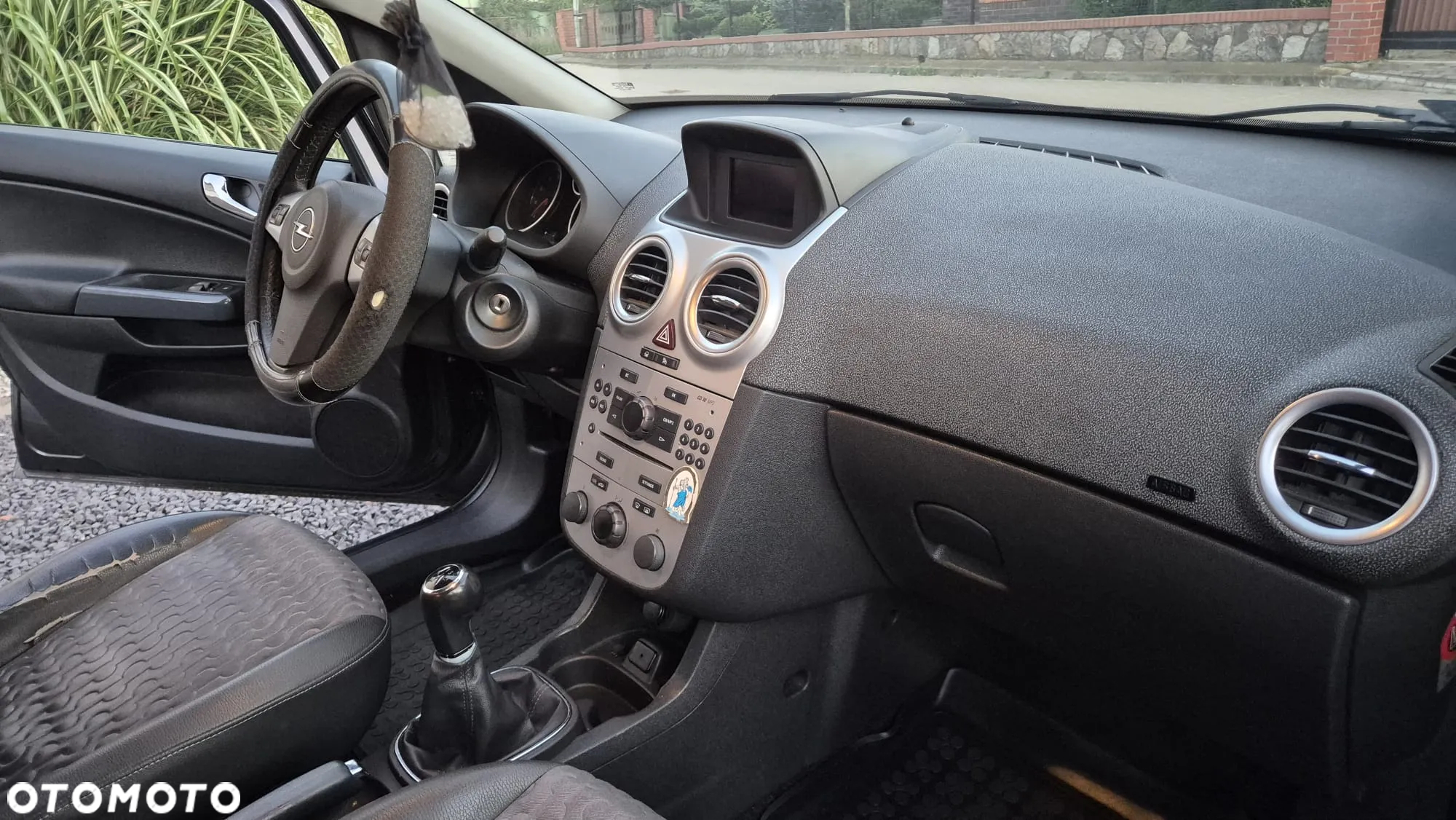 Opel Corsa 1.4 16V Cosmo - 8