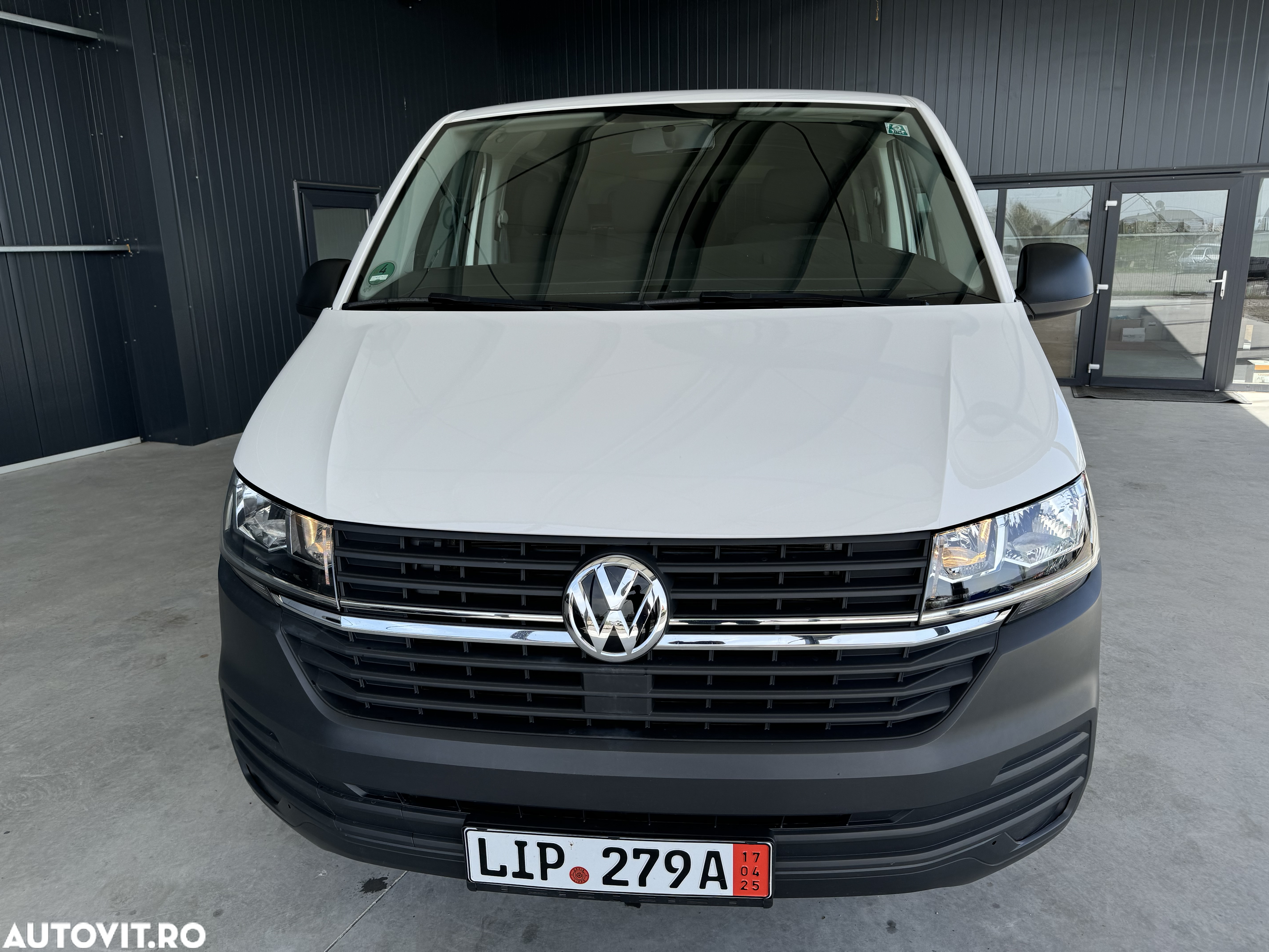 Volkswagen Transporter - 11