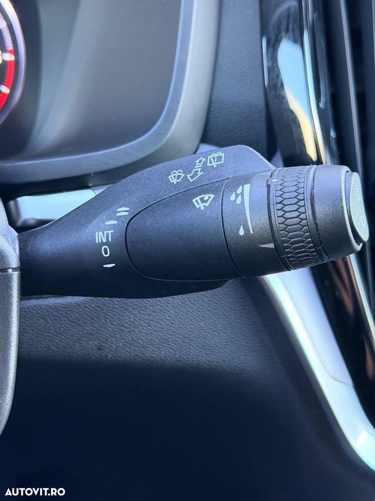 Volvo V60 D3 Geartronic Momentum - 33