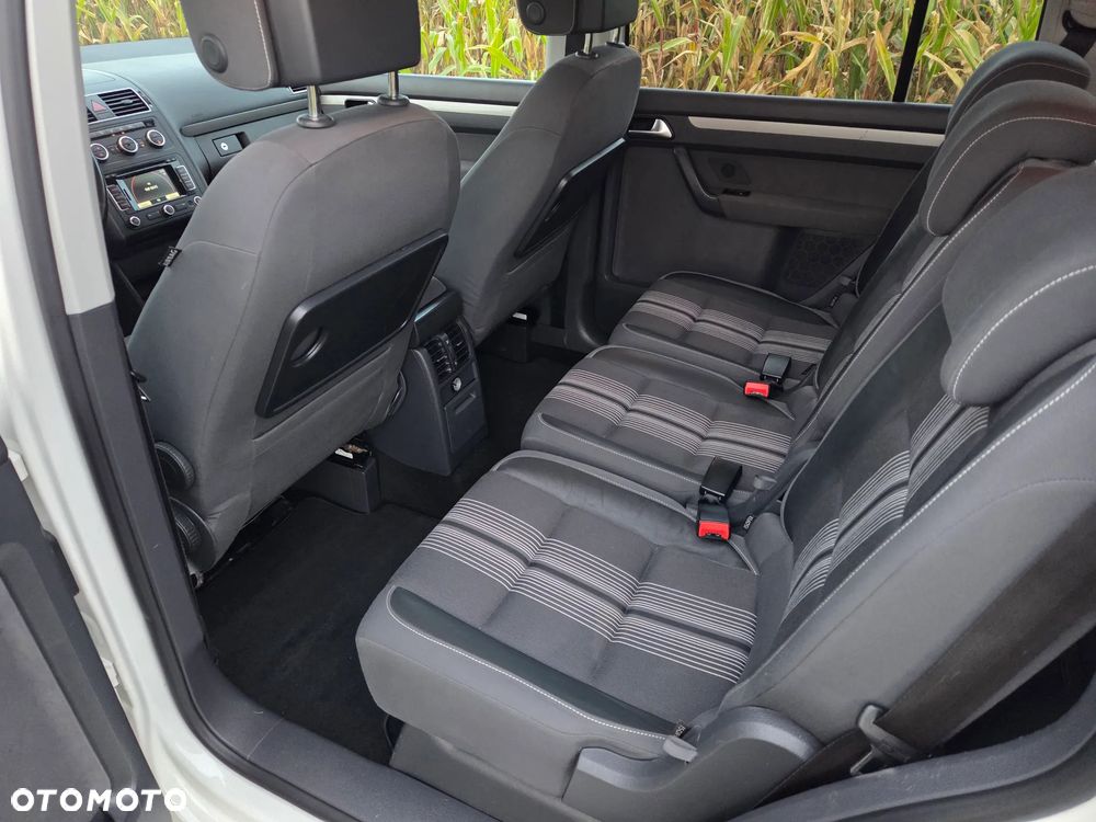 Volkswagen Touran 1.6 TDI DPF DSG MATCH - 24