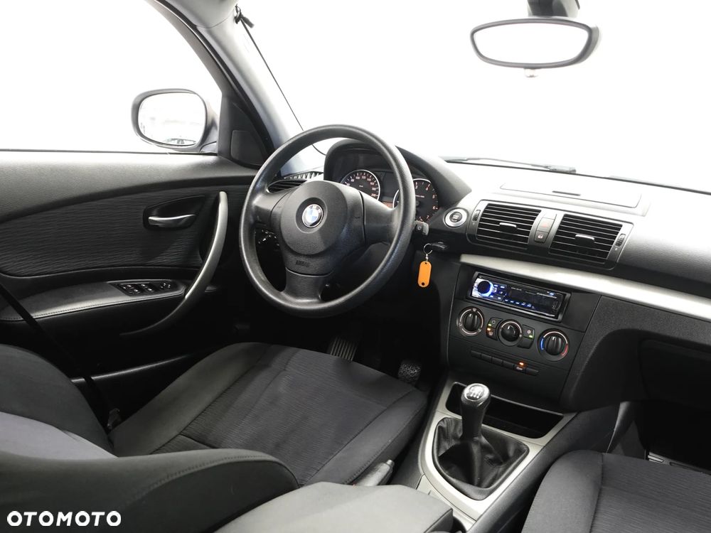 BMW Seria 1 116i - 29