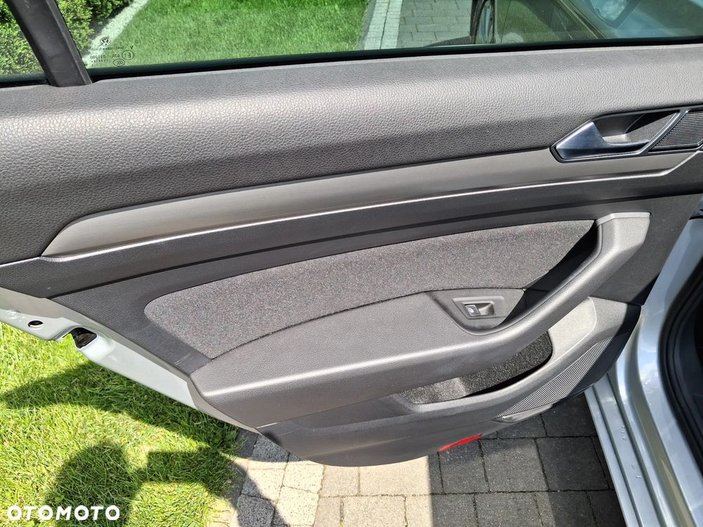Volkswagen Passat 2.0 TDI EVO Business - 22