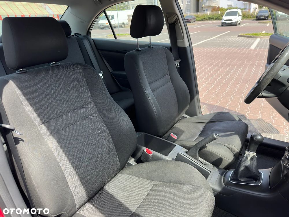 Toyota Avensis - 32