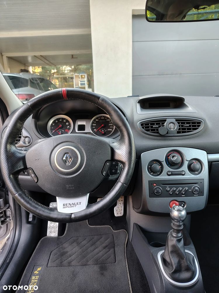 Renault Clio 2.0 16V Sport - 17