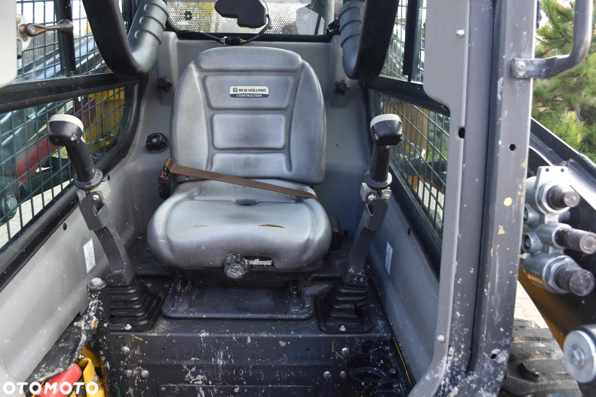 New Holland L 216 - 15