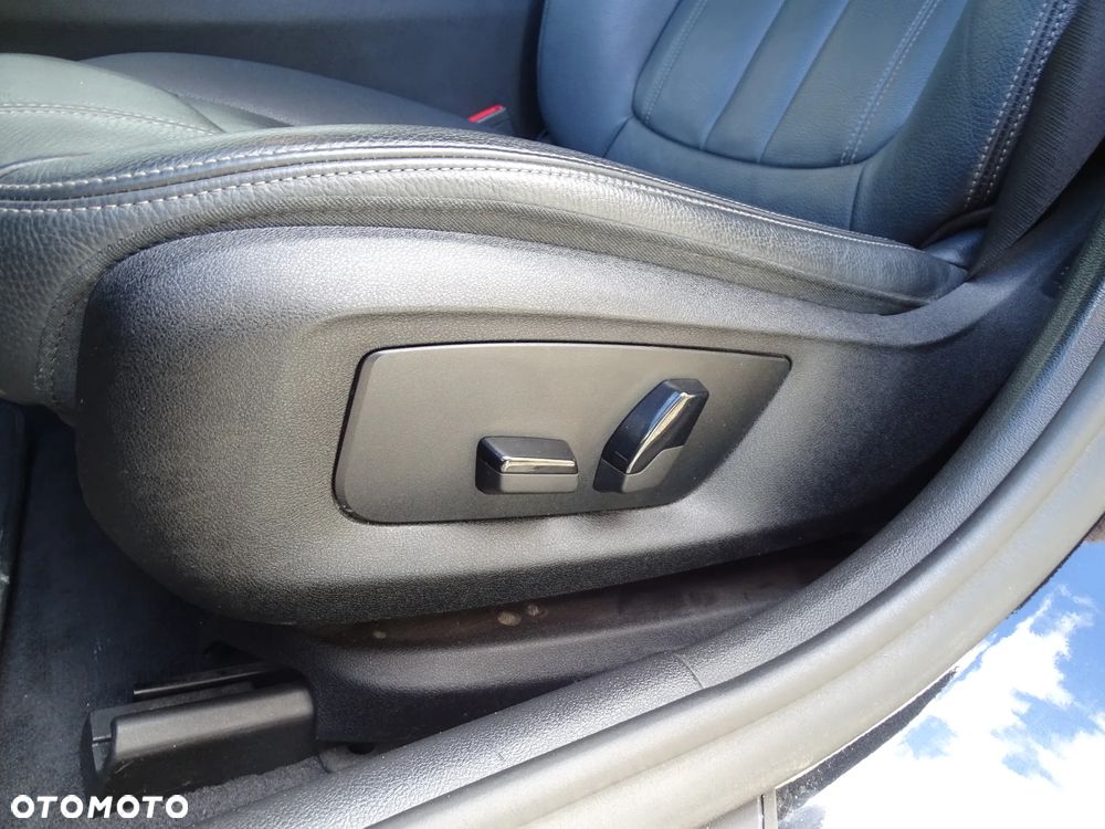 BMW Seria 5 520d - 32