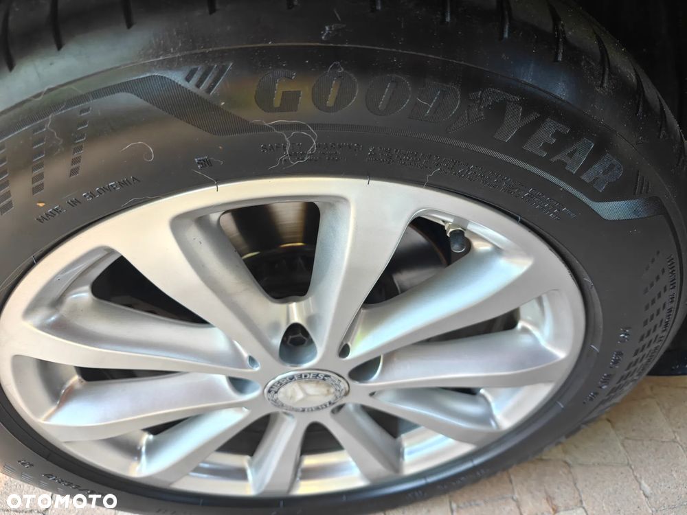 Mercedes-Benz Klasa E 220 d 4-Matic 9G-TRONIC - 16