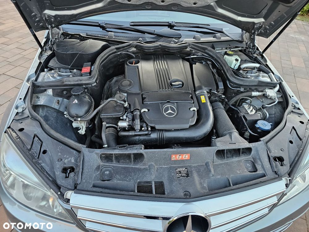 Mercedes-Benz Klasa C 180 CGI Automatik BlueEFFICIENCY - 16