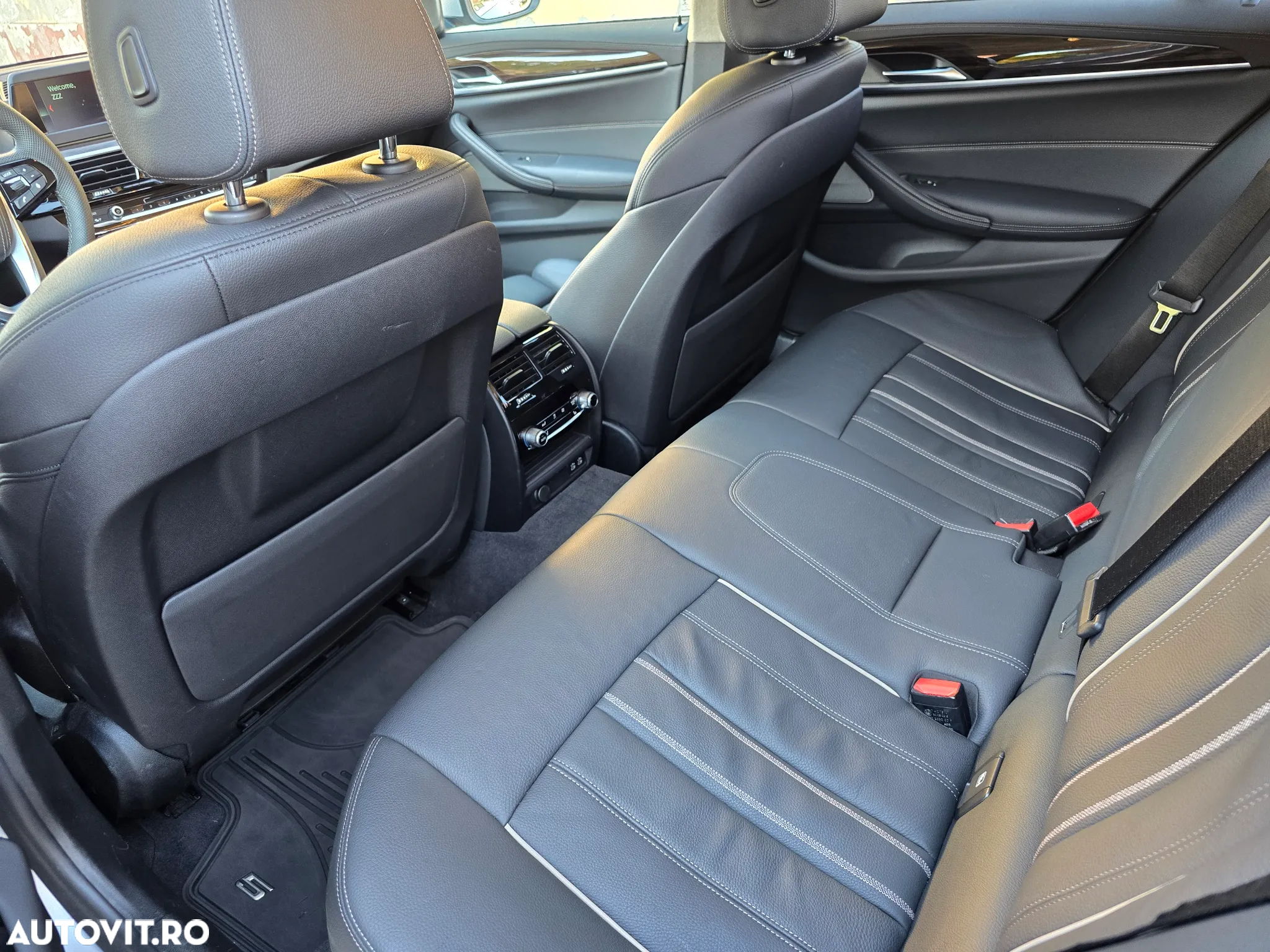 BMW Seria 5 530d xDrive Touring Aut. Luxury Line - 9