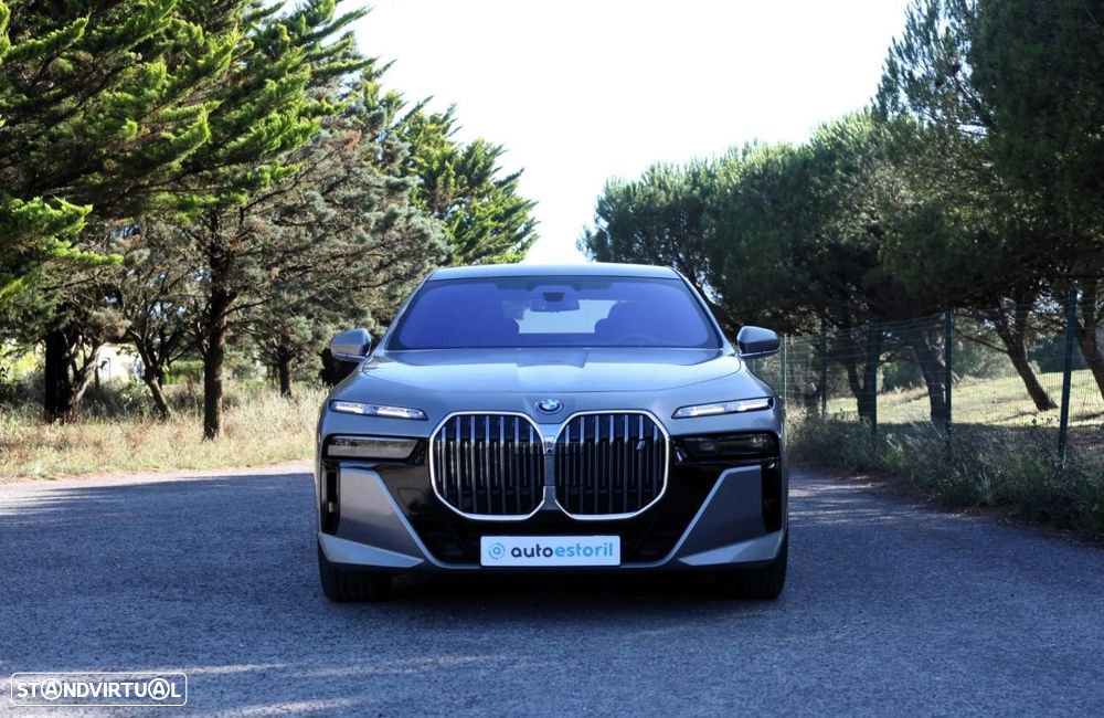 BMW i7 xDrive60 Pack Desportivo M - 1