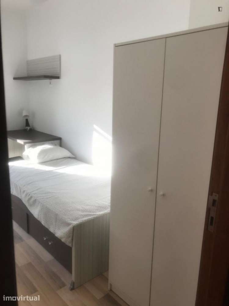 Quarto - localizado em Cedofeita Porto - Grande imagem: 2/13