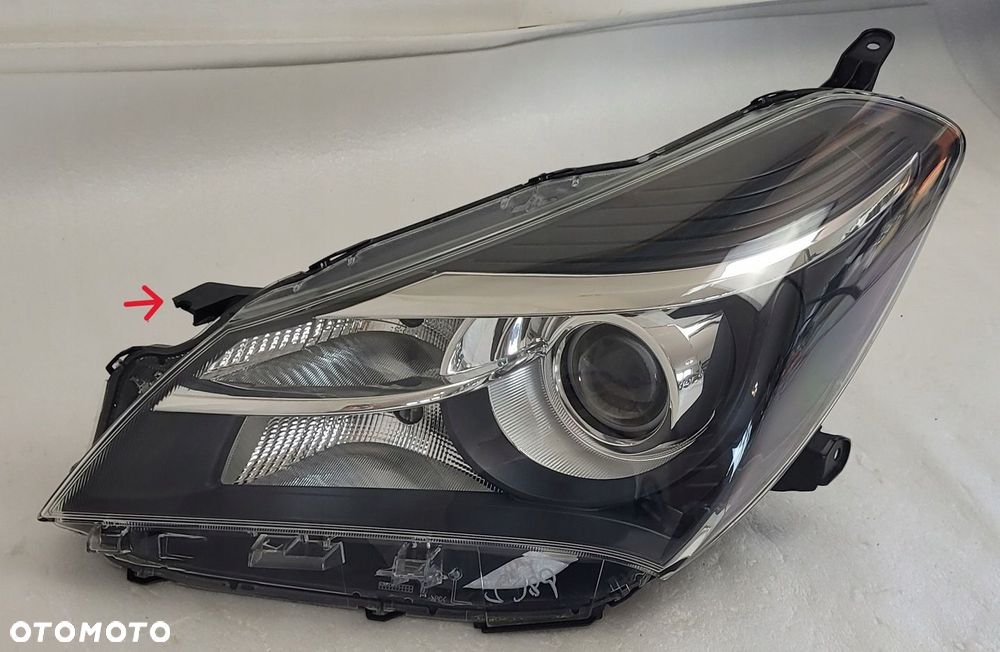 LAMPA LEWA PRZÓD TOYOTA YARIS III LIFT ZWYKŁA SOCZEWKA 2014-2017 - 1