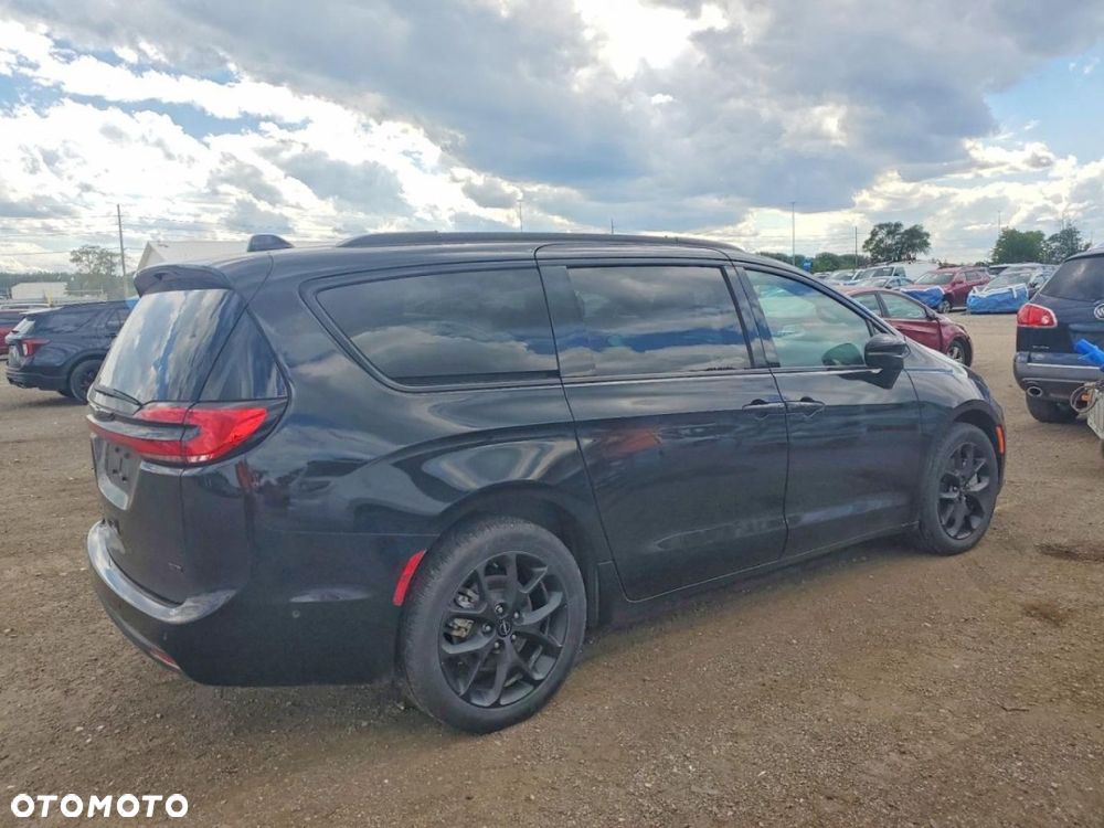 Chrysler Pacifica - 4