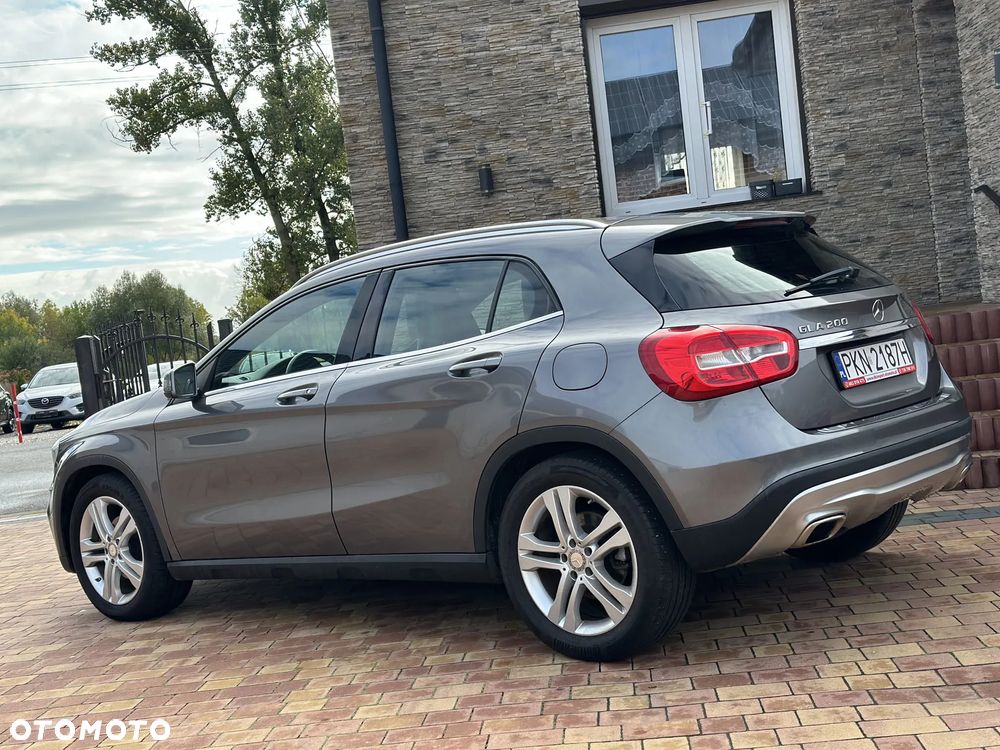 Mercedes-Benz GLA 200 7G-DCT - 8