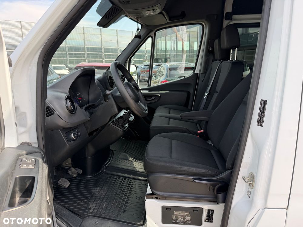 Mercedes-Benz Sprinter - 22