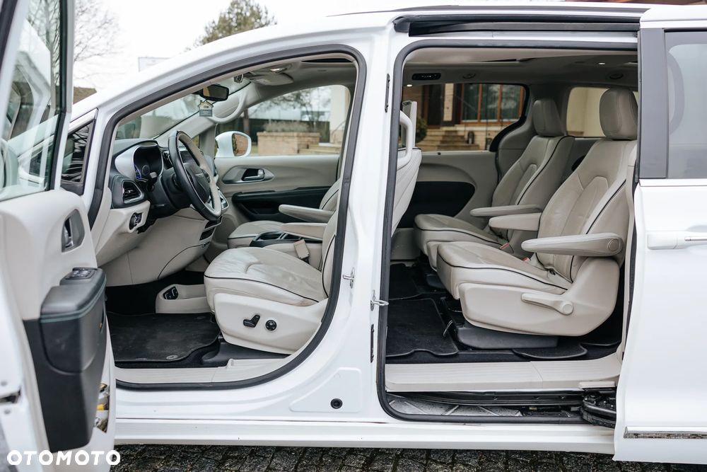Chrysler Pacifica - 15