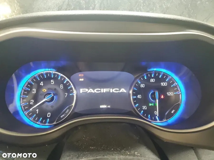 Chrysler Pacifica - 12