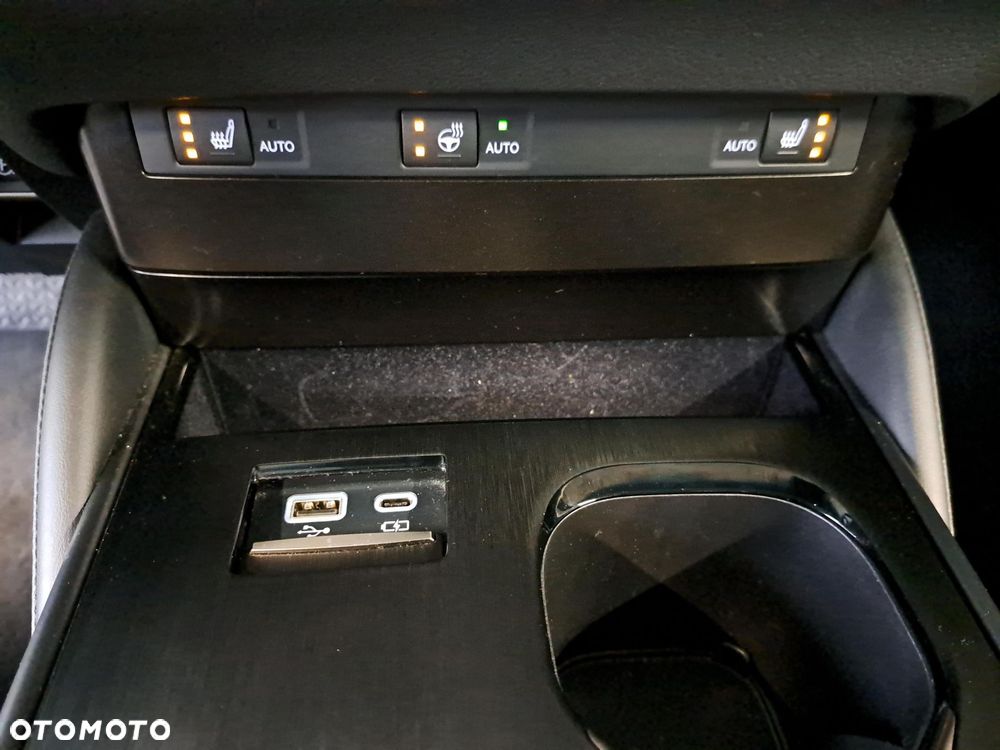 Lexus ES 300h F Sport Design - 25