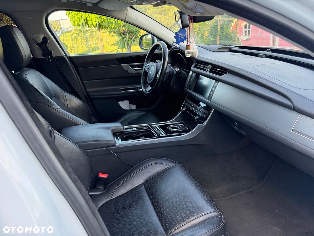 Jaguar XF 2.0 i4D Prestige - 6