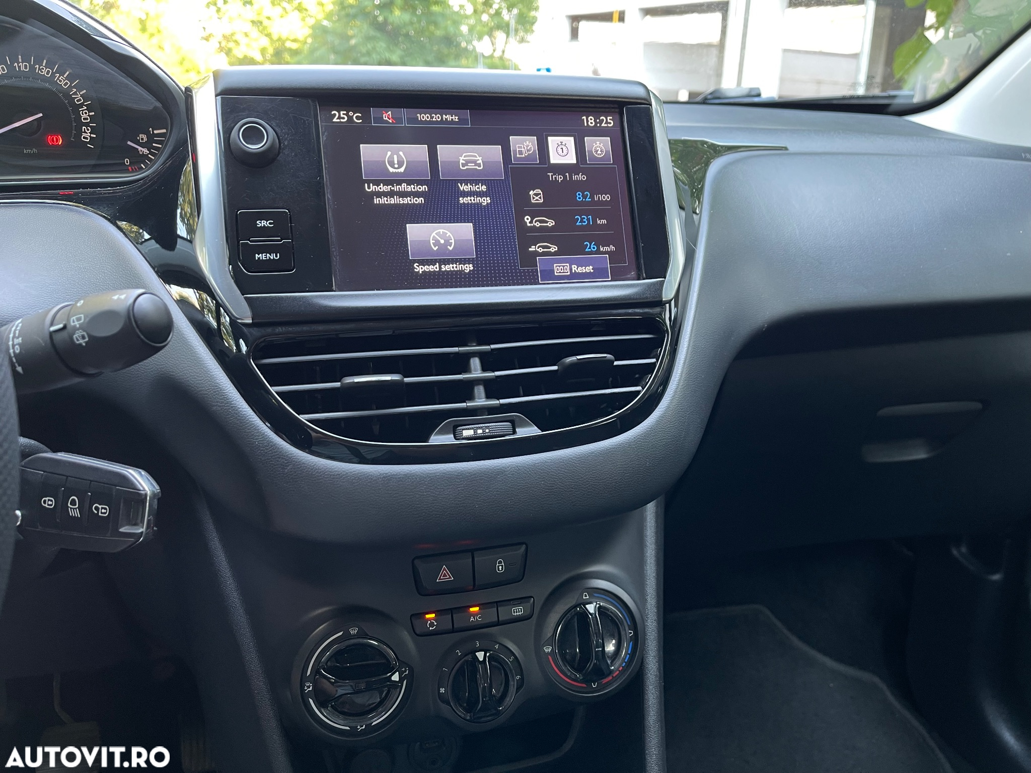 Peugeot 208 1.2 L PureTech Allure - 6