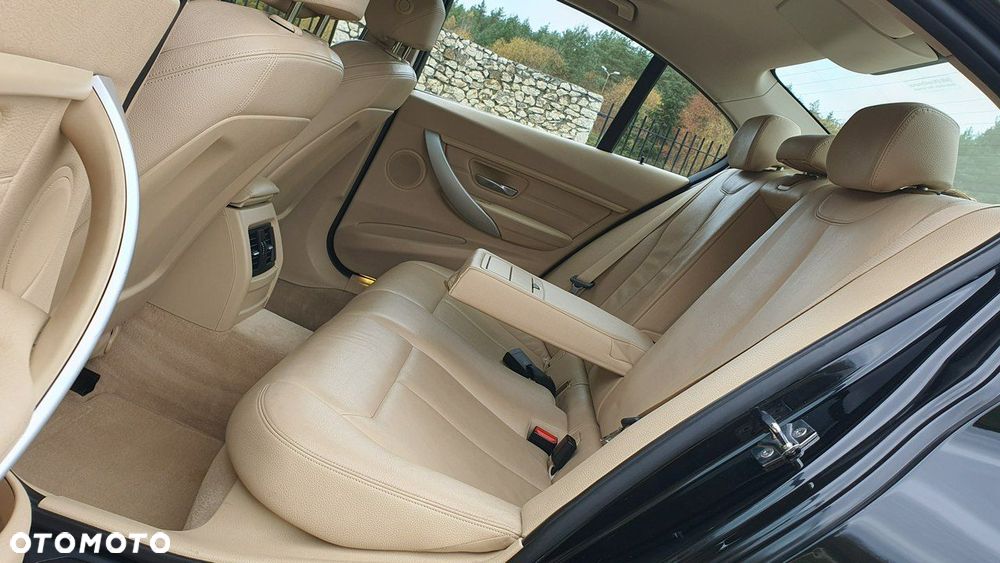 BMW Seria 3 320i - 9