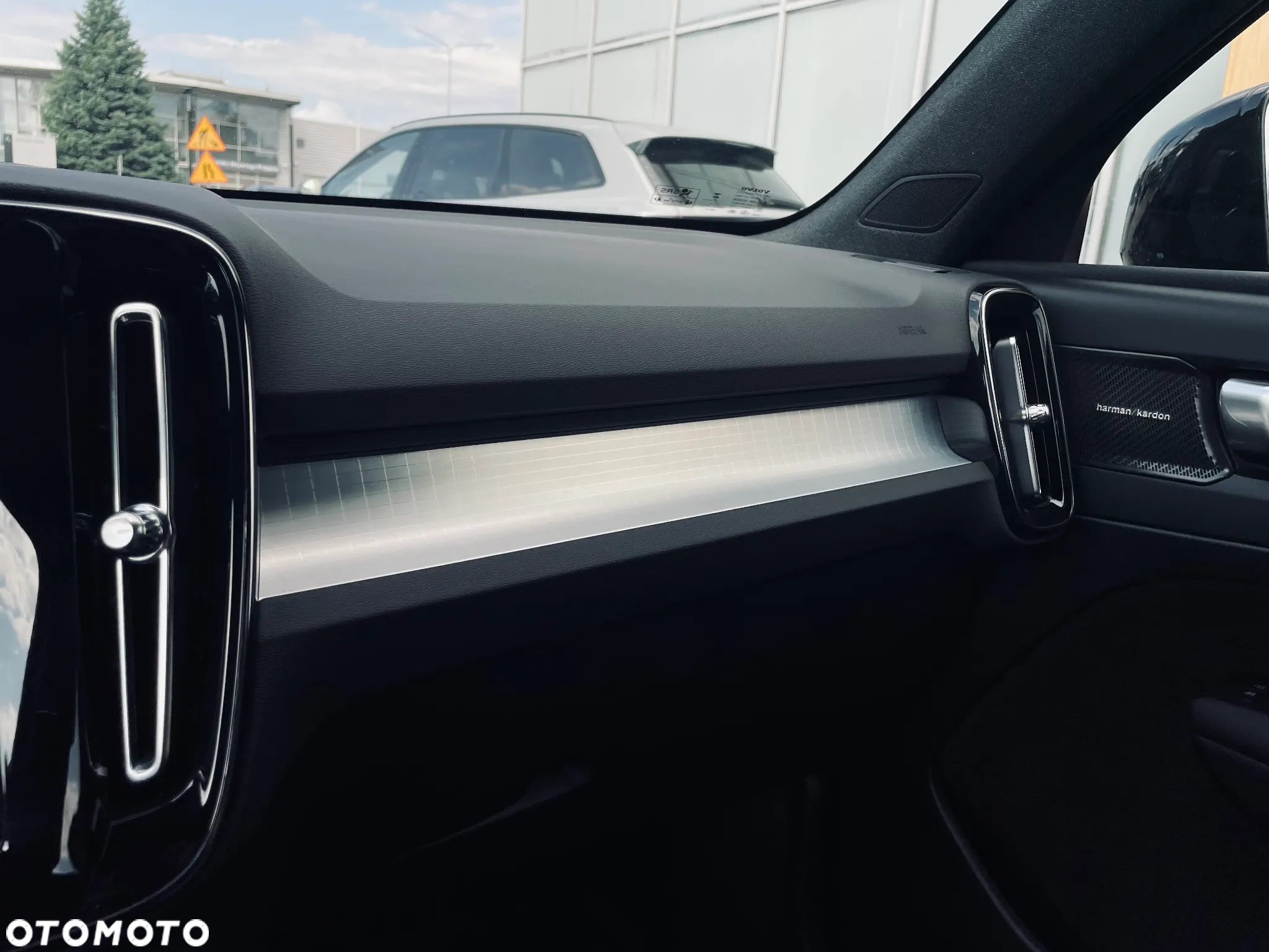 Volvo XC 40 B4 Plus Dark - 17
