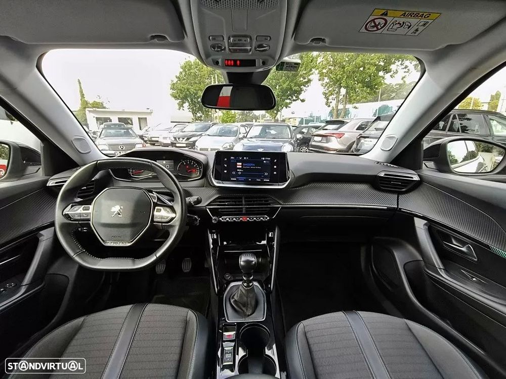 Peugeot 2008 1.2 PureTech Allure - 4