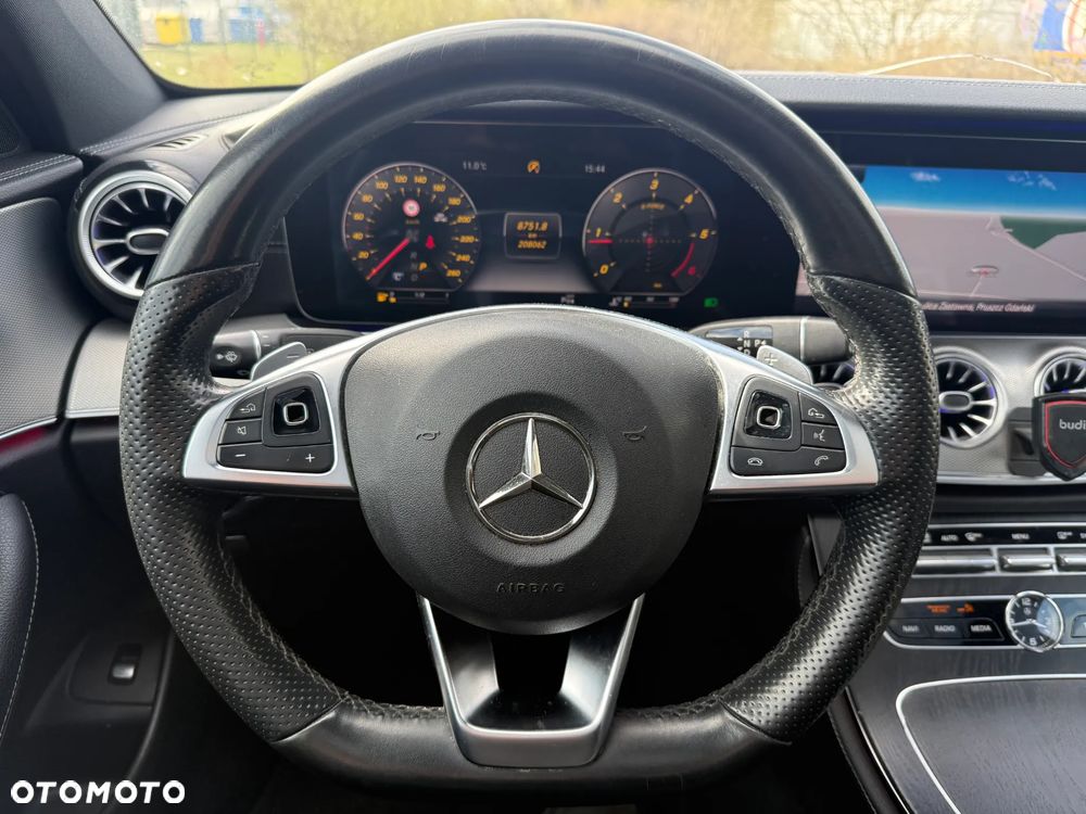 Mercedes-Benz Klasa E 220 d 4-Matic 9G-TRONIC - 25
