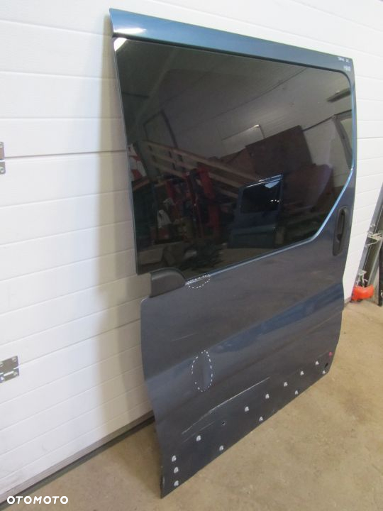 trafic vivaro 2.5 DCI EU drzwi boczne prawe - 2