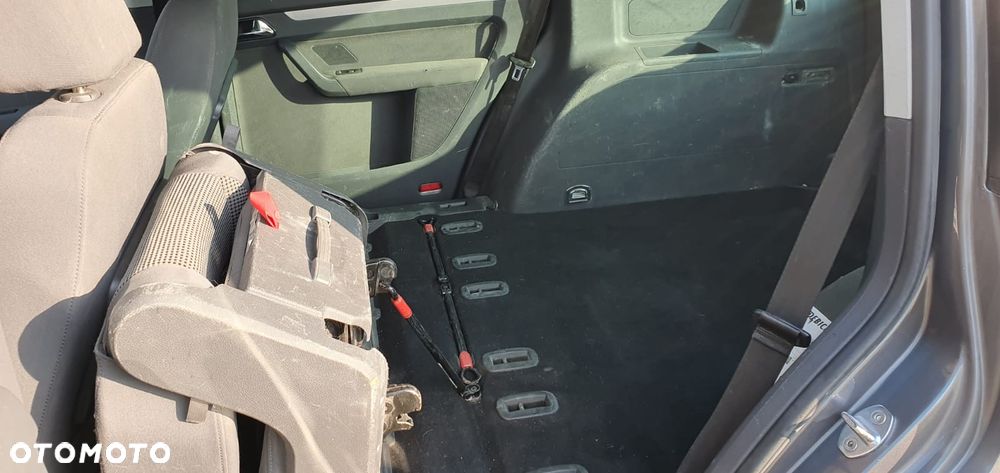 Volkswagen Touran 2.0 TDI Highline DSG - 6