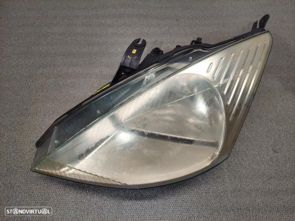 Otica / Farol Esq Ford Focus - 1