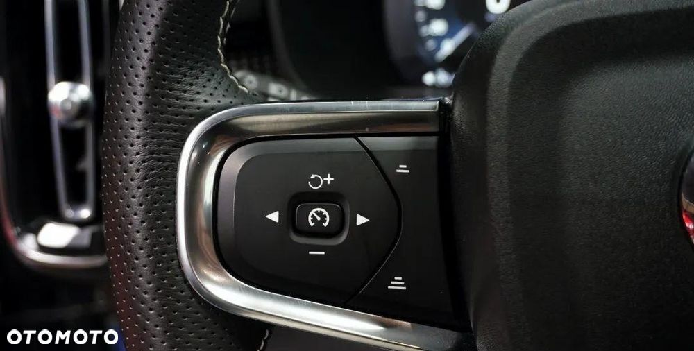 Volvo XC 40 B4 B AWD R-Design - 19
