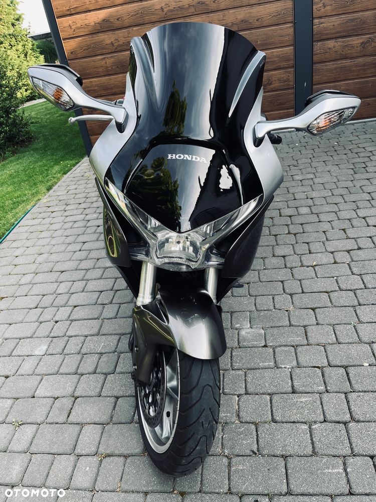 Honda VFR - 15