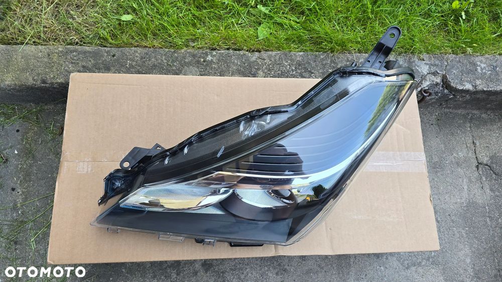 Yaris III Lift 14-17 Lampa Przednia Prawa Soczewka Nieklejona Oryginał - 3