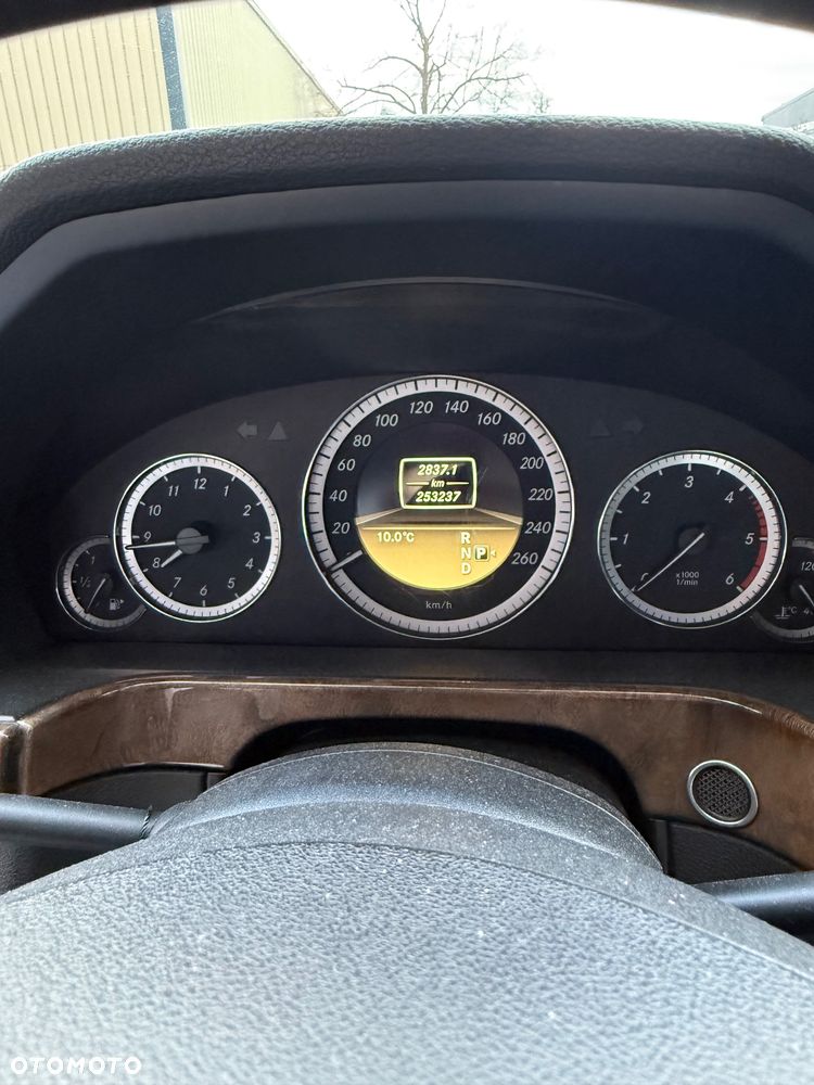 Mercedes-Benz Klasa E 200 CDI DPF BlueEFFICIENCY 7G-TRONIC Elegance - 17